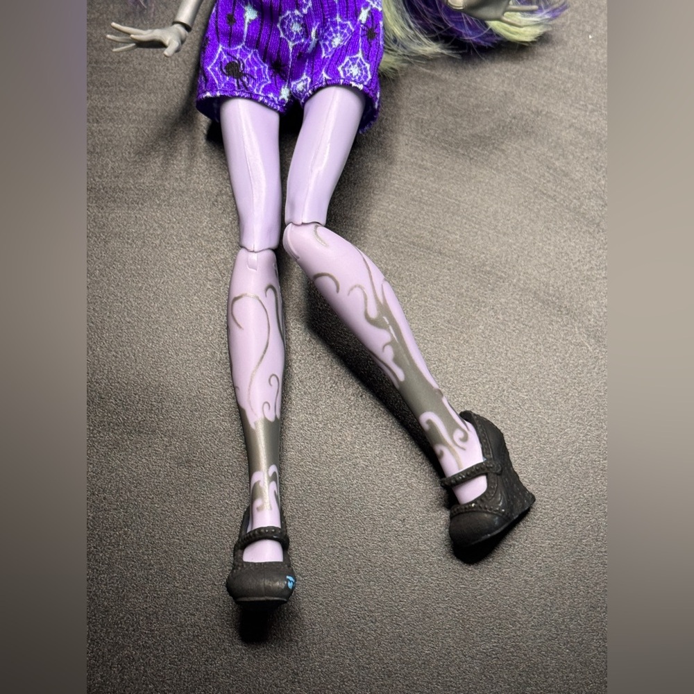 Coffee, bean, monster high Twyla with painted shoes, comes as shown - Picture 4 of 4